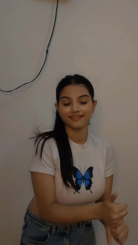 busty babe big boobs and deep navel in white tshirt2