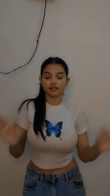 busty babe big boobs and deep navel in white tshirt2