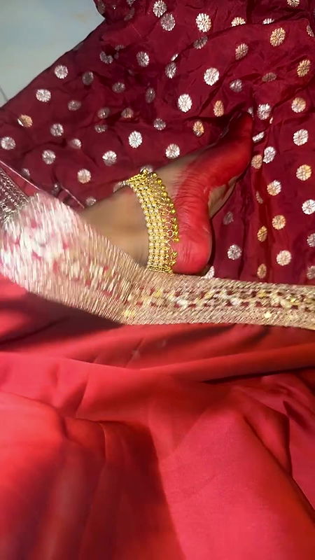 RED SIZZLING DESI BABE RITU WILD LOOKS IN OFF SHOULDER BLOUSE SAREE UUFFF2