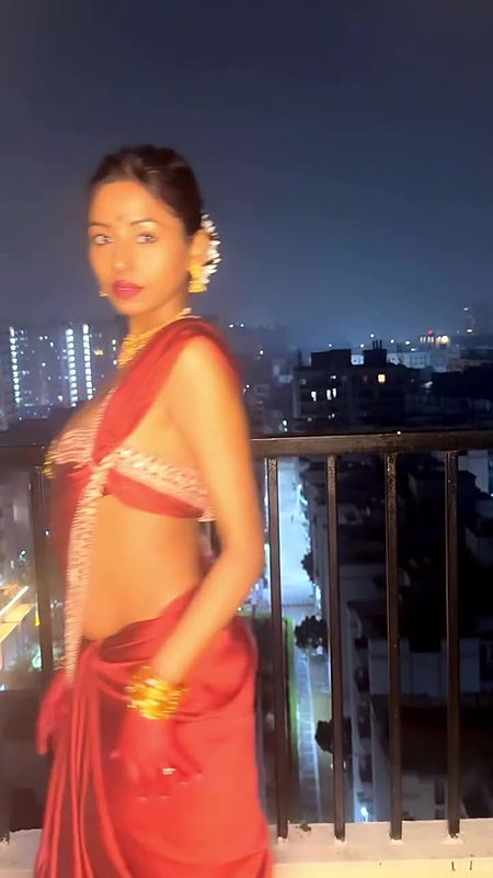 RED SIZZLING DESI BABE RITU WILD LOOKS IN OFF SHOULDER BLOUSE SAREE UUFFF2