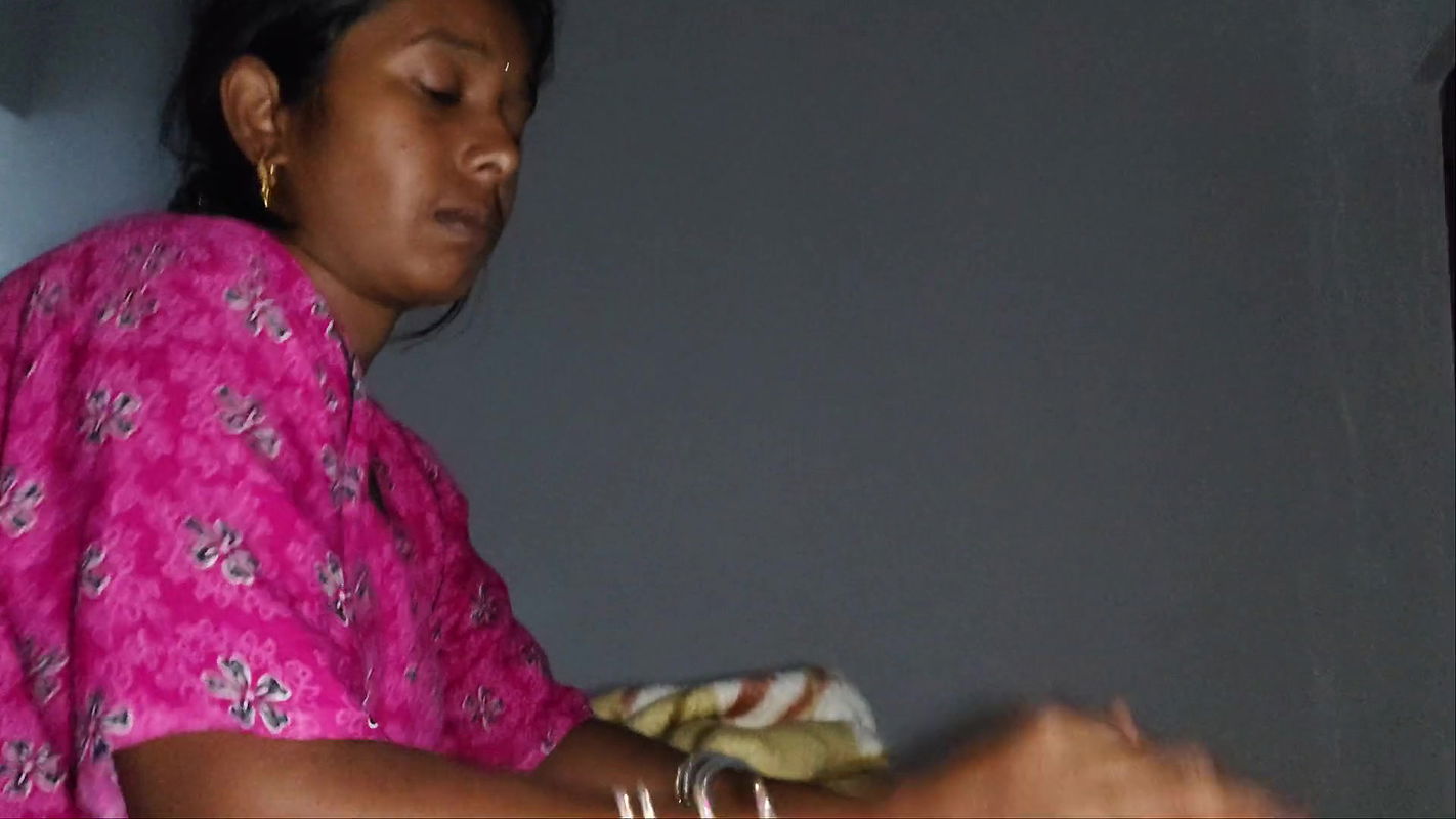 bhabhi aapne Bhai ke land se pani gira di – stepsister masturbating stepbrother cook – hot bhabhi boobs touching little stepbrother