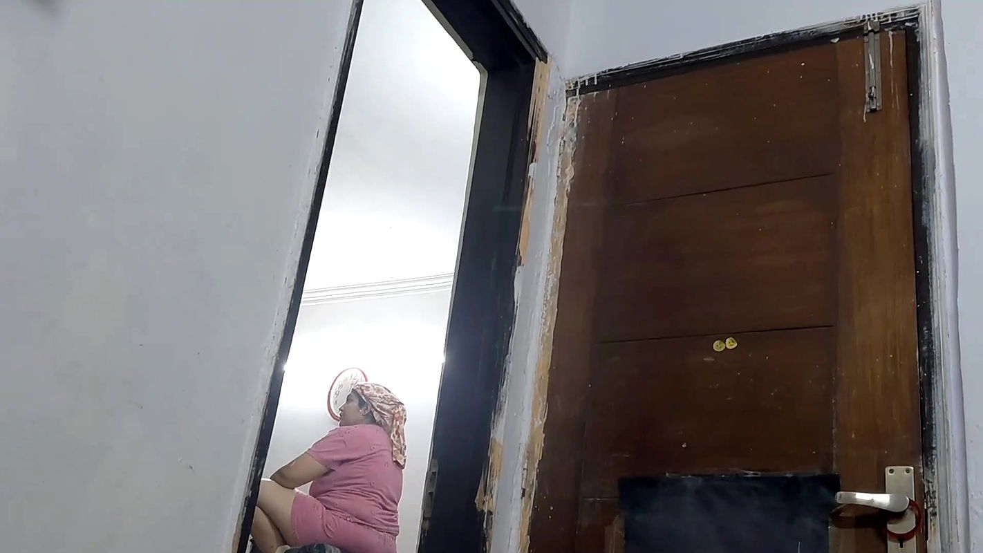 Fleshy Chubby Gujarathi Lady Huge braless breasts ,Big Ass in pink top and pant 2