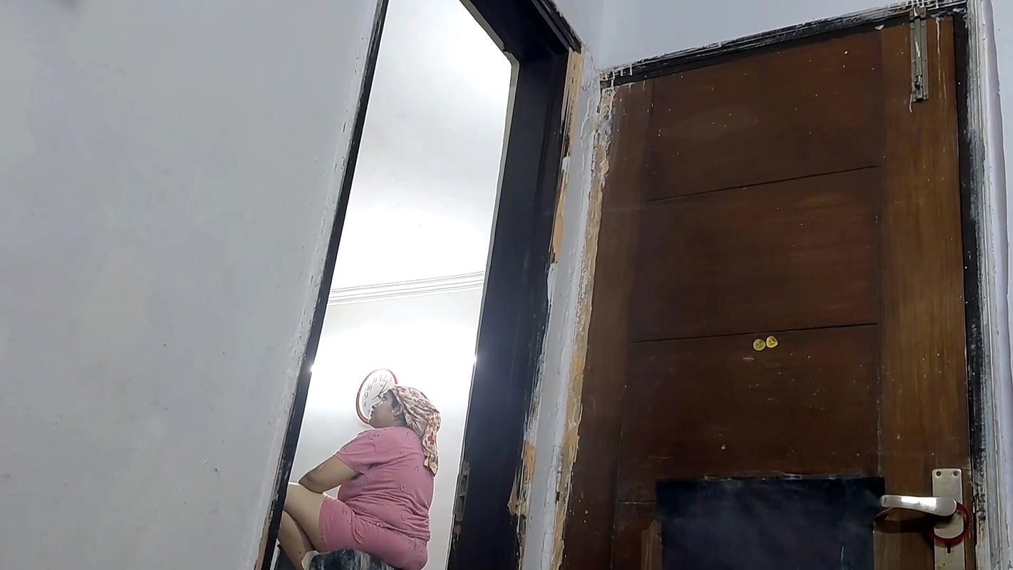 Fleshy Chubby Gujarathi Lady Huge braless breasts ,Big Ass in pink top and pant 2