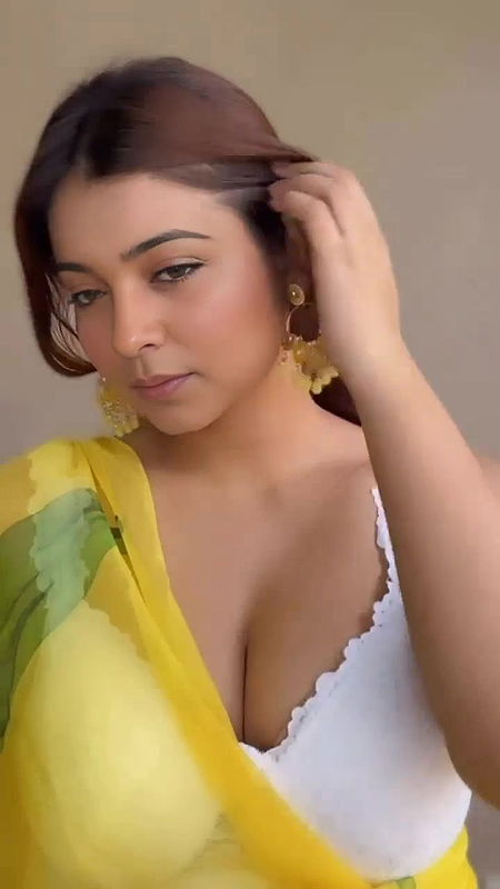 I absolutely adore wearing my vibrant yellow saree Priya Babe 2