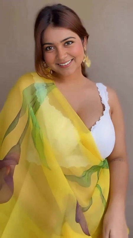 I absolutely adore wearing my vibrant yellow saree Priya Babe 2