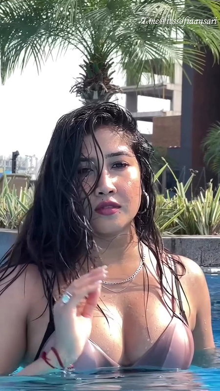 BUSTY INSTA DIVA SOFIA ANSARI SEDUCTIVE LOOKS IN POOL HQ VIDEO 2