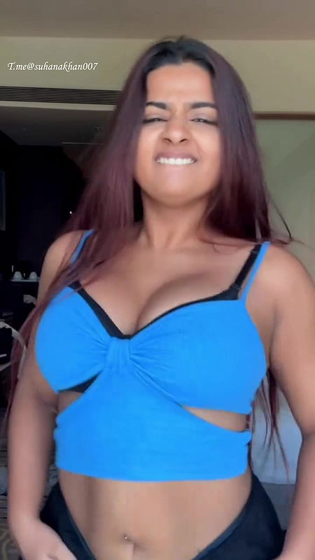 SUHANA KHAN SEXY YUMMY CLEAVAGE TEASE UUFFF 2