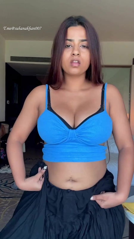 SUHANA KHAN SEXY YUMMY CLEAVAGE TEASE UUFFF 2