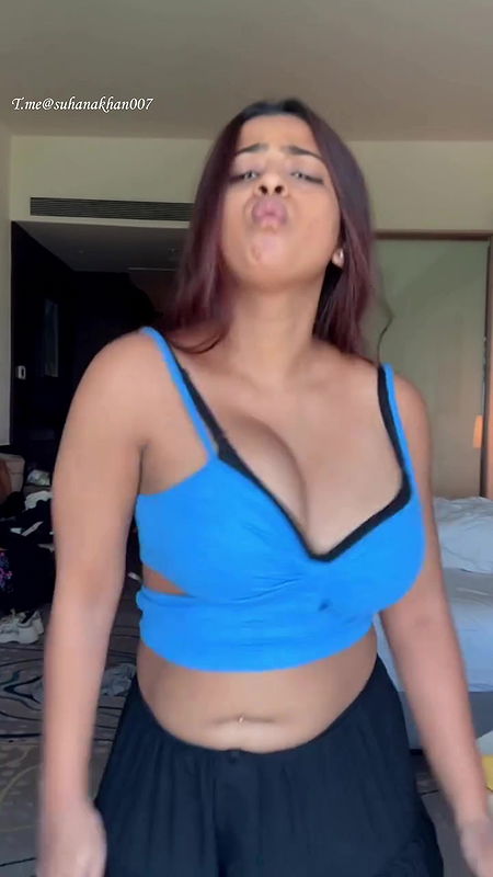 SUHANA KHAN SEXY YUMMY CLEAVAGE TEASE UUFFF 2