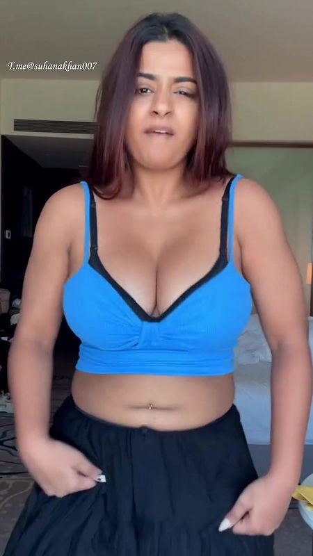 SUHANA KHAN SEXY YUMMY CLEAVAGE TEASE UUFFF 2