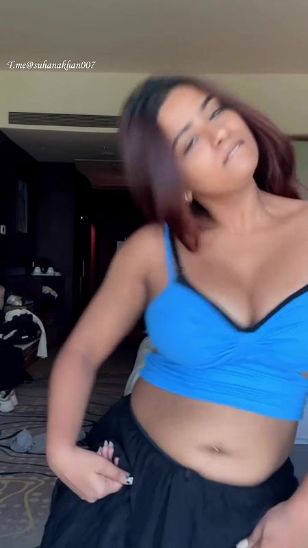 SUHANA KHAN SEXY YUMMY CLEAVAGE TEASE UUFFF 2