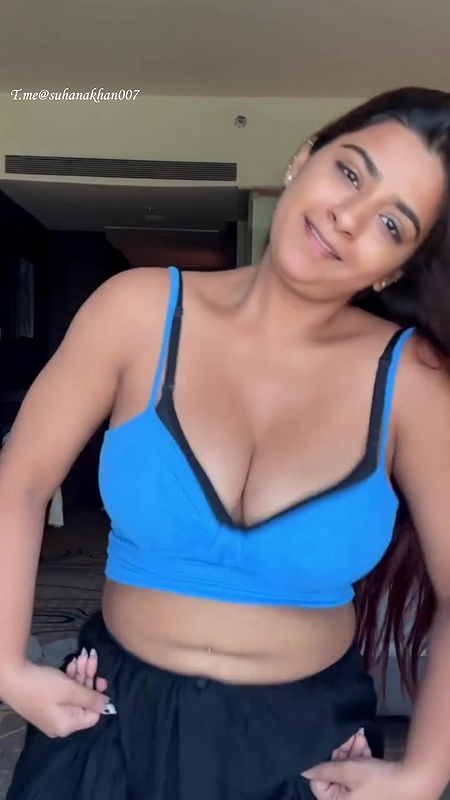SUHANA KHAN SEXY YUMMY CLEAVAGE TEASE UUFFF 2