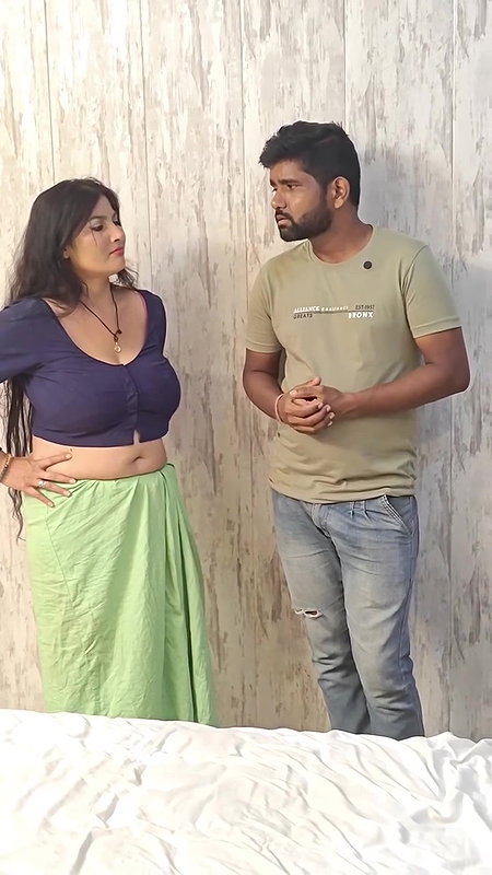 busty desi aunty huge boobs and navel in violet blouse 2