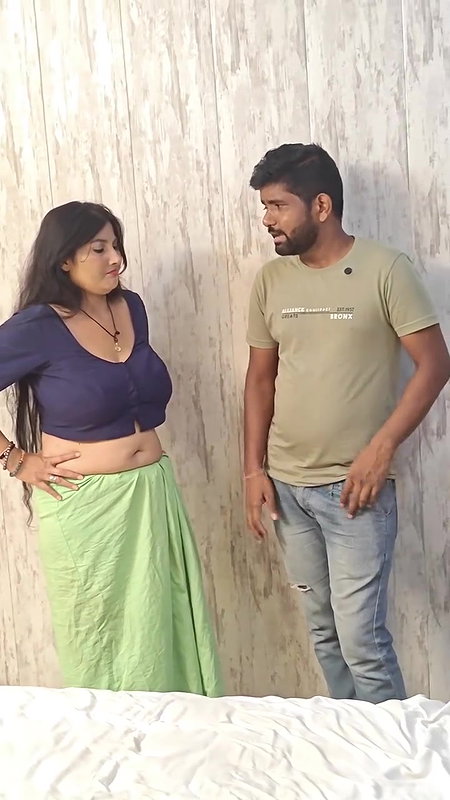 busty desi aunty huge boobs and navel in violet blouse 2