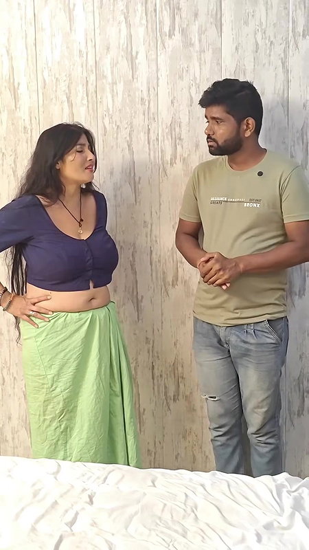 busty desi aunty huge boobs and navel in violet blouse 2