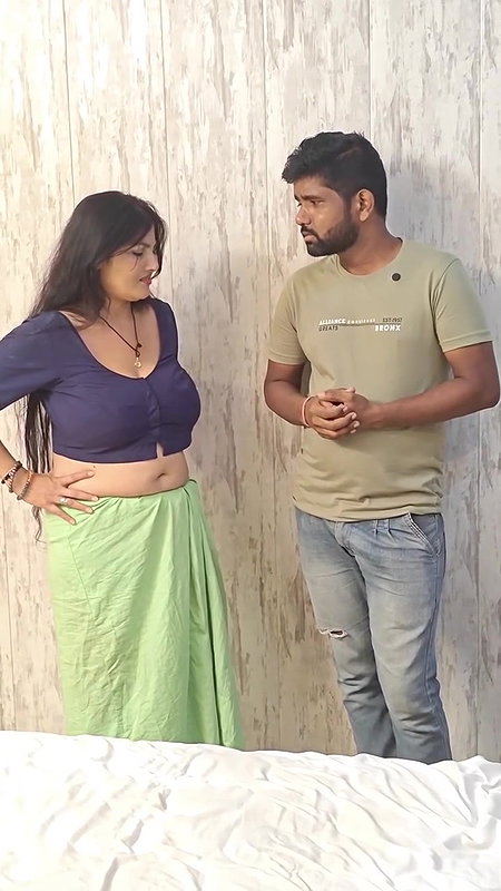 busty desi aunty huge boobs and navel in violet blouse 2