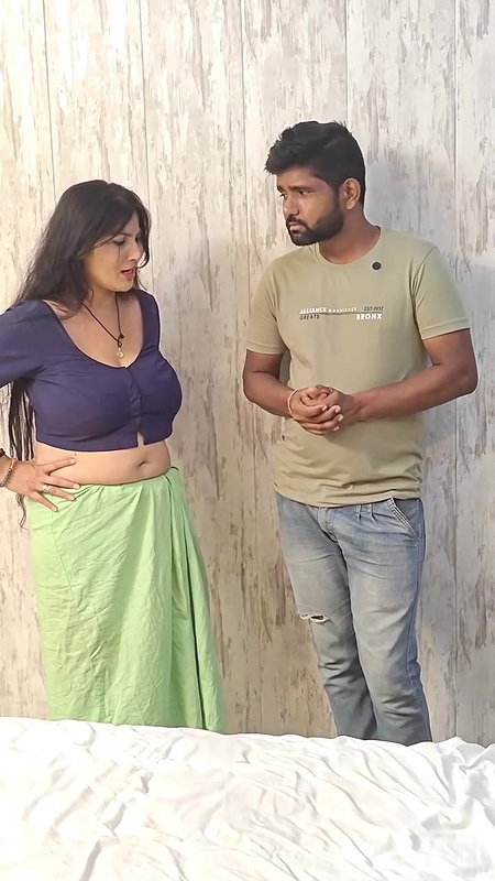 busty desi aunty huge boobs and navel in violet blouse 2