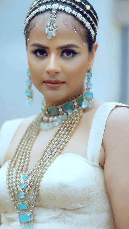 Prachi Tehlan sexy navel,boobs in white costume 2