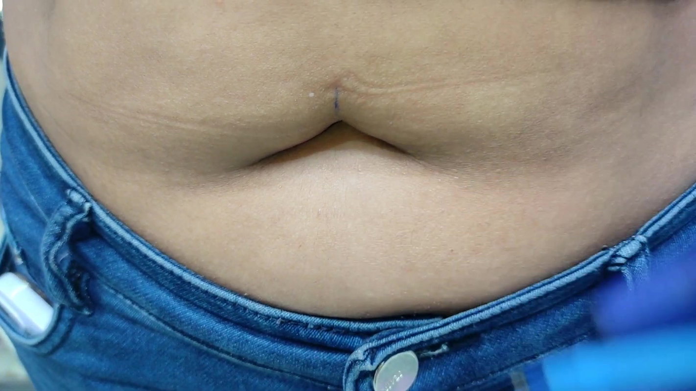 Big Deep Wide Navel piercing on desi babe in blue tshirt 2