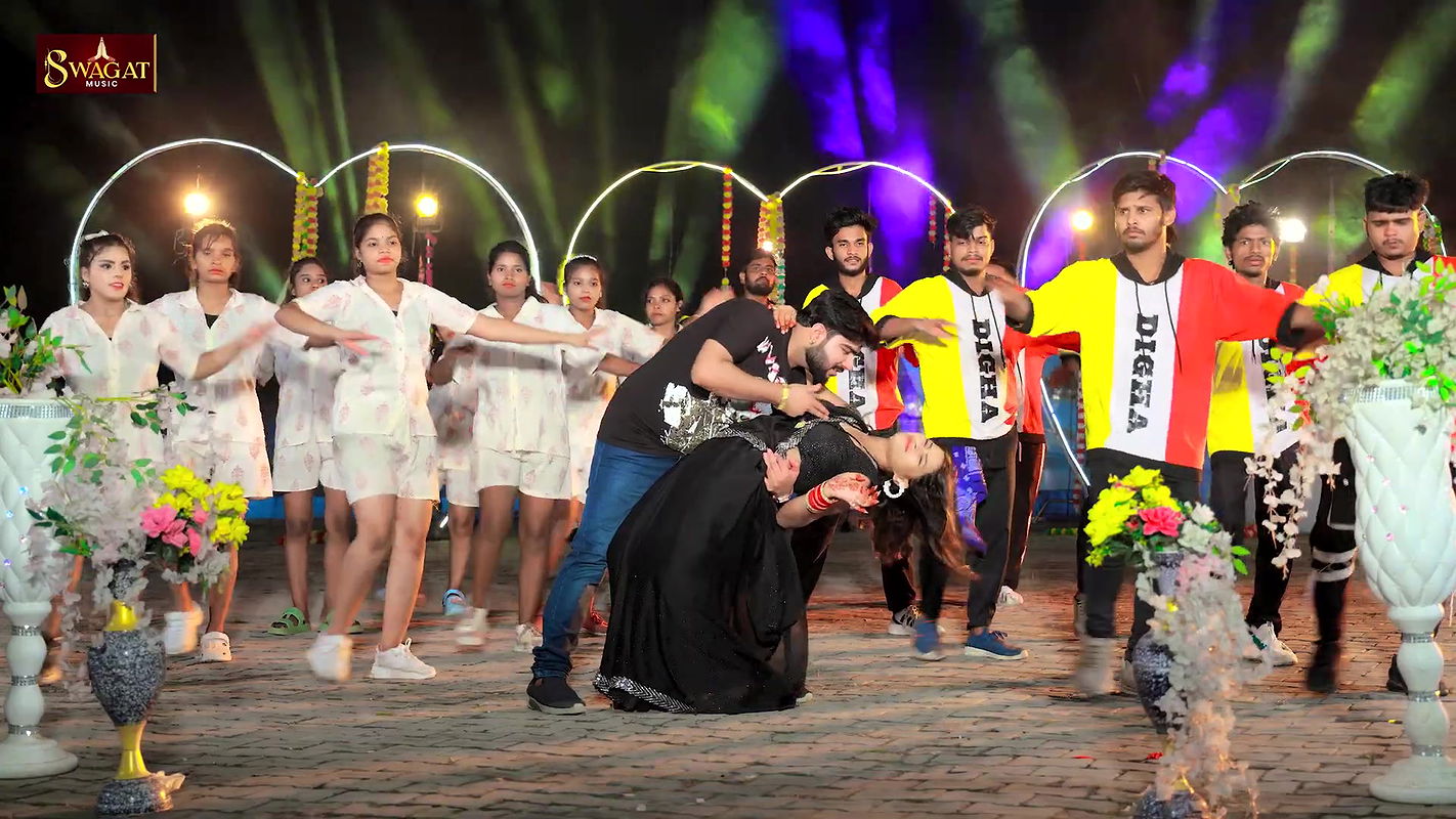 Puja Pandey hot saree song – Milk poured into navel, Navel lick 2