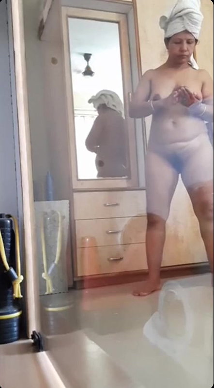 Sexy Milf Mom Nude Captured By Son After Bath 2