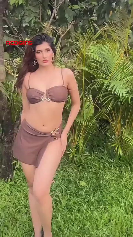 SHRADDHA TIWARI SEDUCTIVE AND HOT SEXY LOOKS YUMM 2