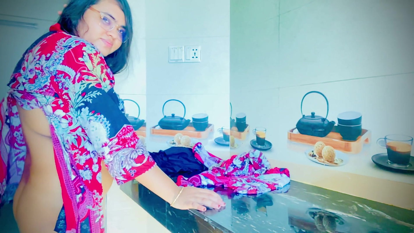 Boy Felt Sweet Scent of Stepmothers Pussy 2