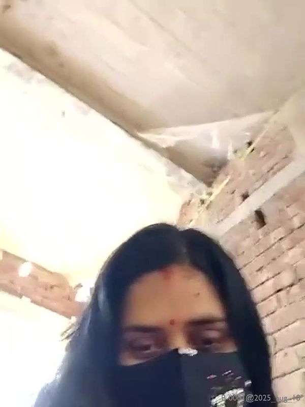 Desi bhabhi pussy showing 2