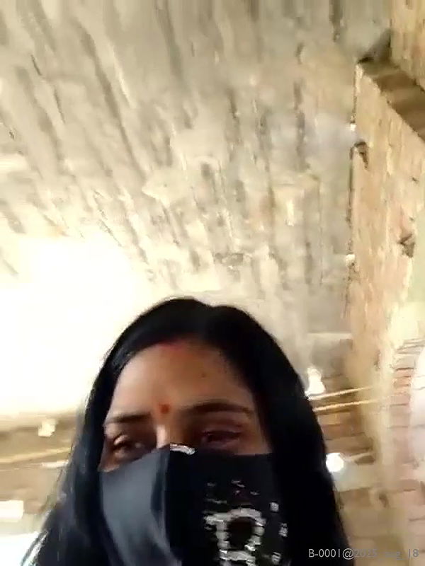 Desi bhabhi pussy showing 2