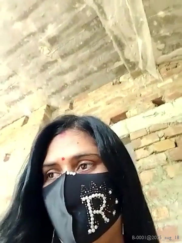 Desi bhabhi pussy showing 2