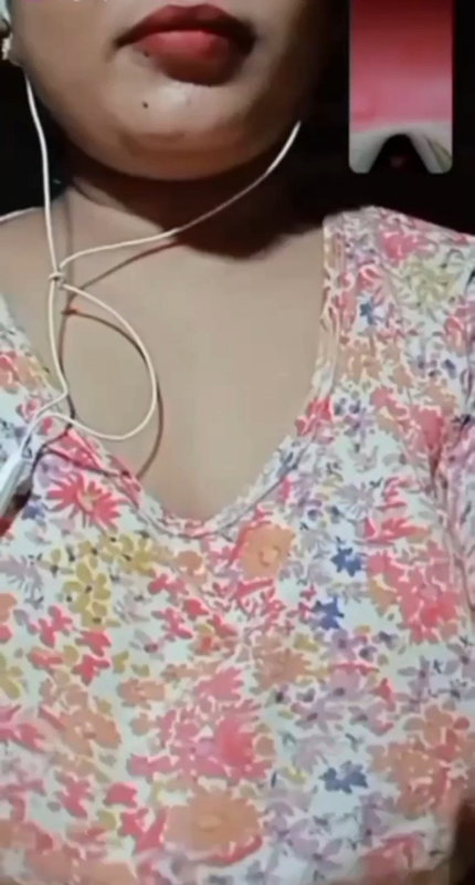 Desi girl showing her boobs and pussy on video call 2