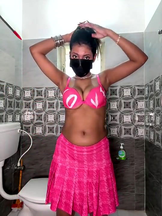 Horny BF licking GF Pussy and Blowjob in Bathroom 2