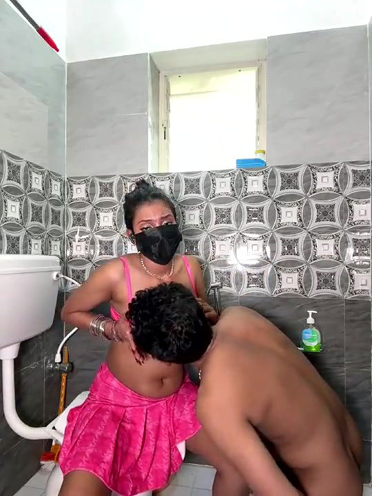 Horny BF licking GF Pussy and Blowjob in Bathroom 2