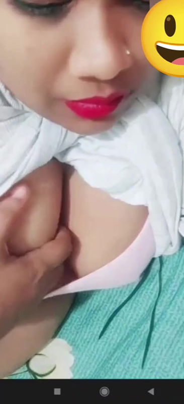 Horny bhabi showing her dark nipple 2