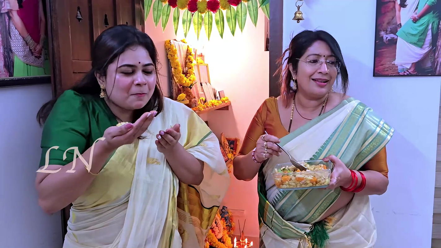 Lekshmi Nair Huge Boobs closeup and Biss ass and tummy in saress 2