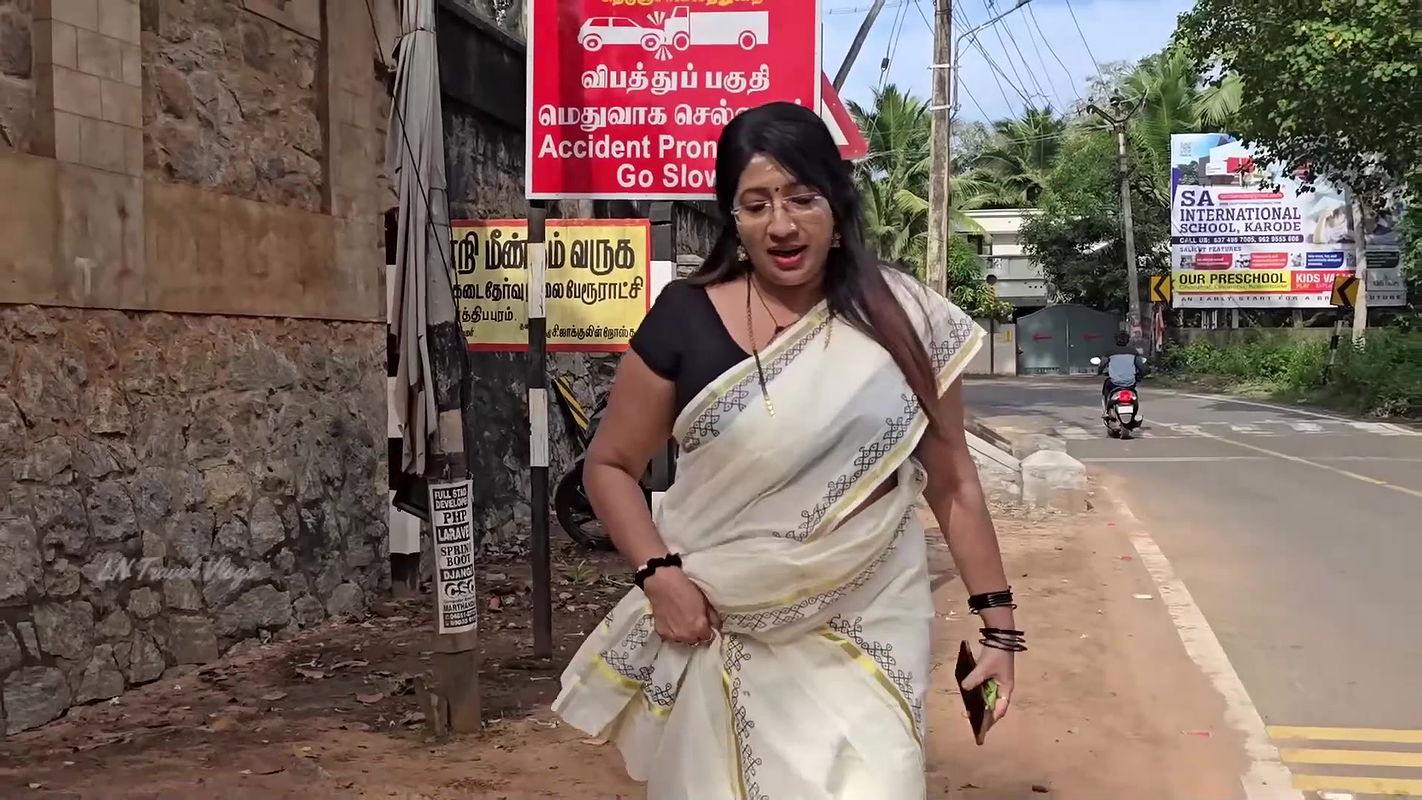 Lekshmi Nair Huge Boobs closeup and Biss ass and tummy in saress 2