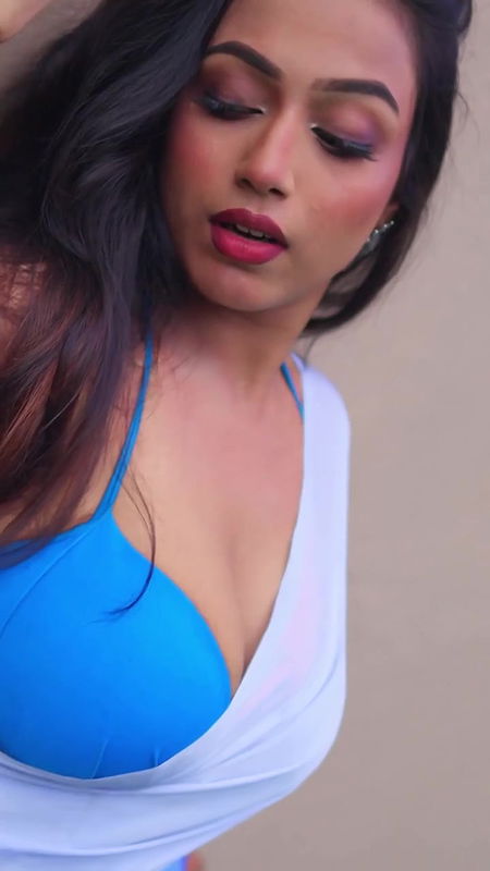 TANVI PRIYANKA PAL MESMERIZING MELONS CLEAVAGE IN SAREE TEASE UUFFF