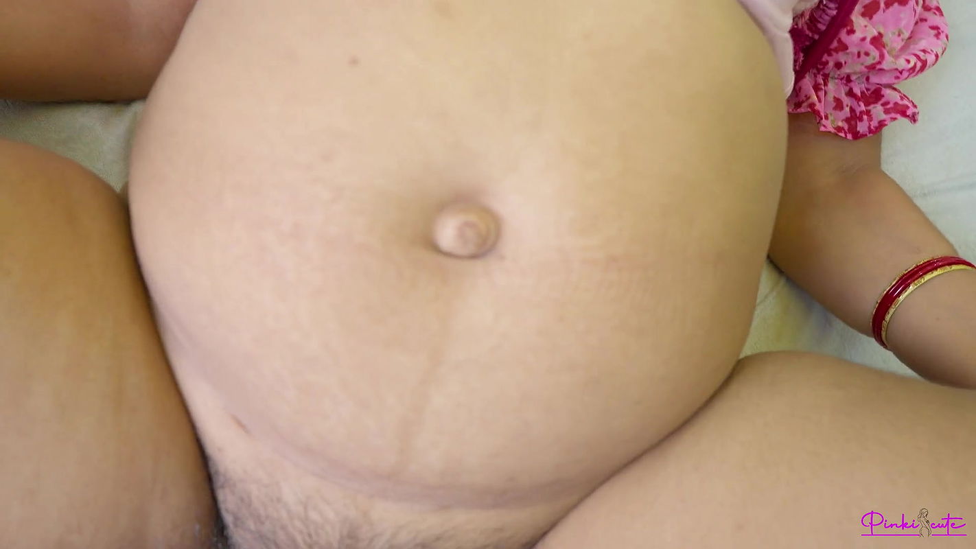 Beautiful Desi Mallu Bhabhi ordered Female Condom and Fucked by Delivery boy.