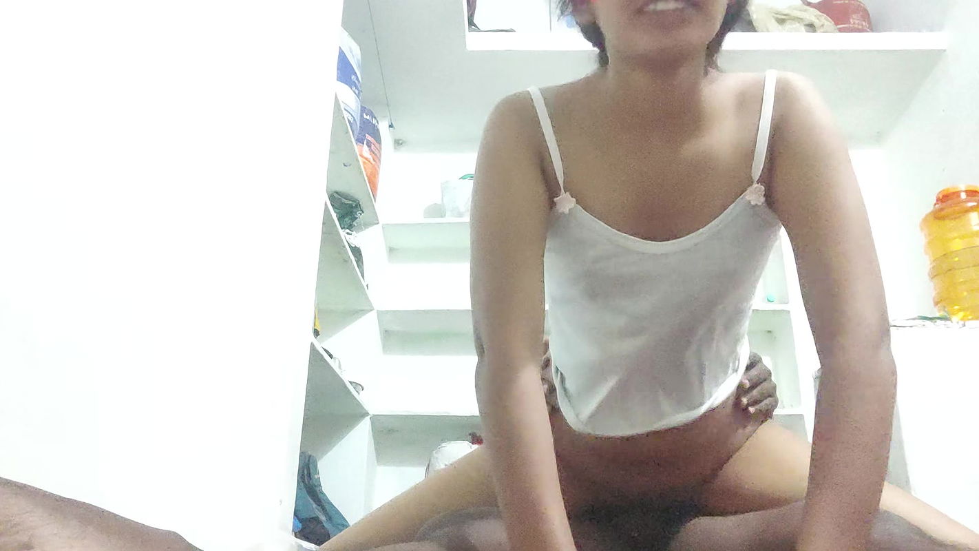 Desi college girl giving mind blowing blowjob to her boyfriend. Desi bitch girl fucked hard in a resort.