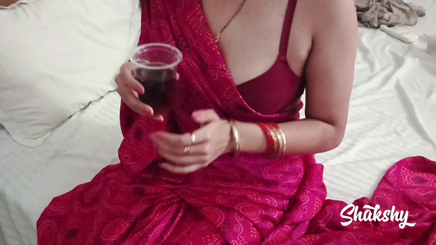 Brought the hot Bhabhi of Gaon to the city and had sex
