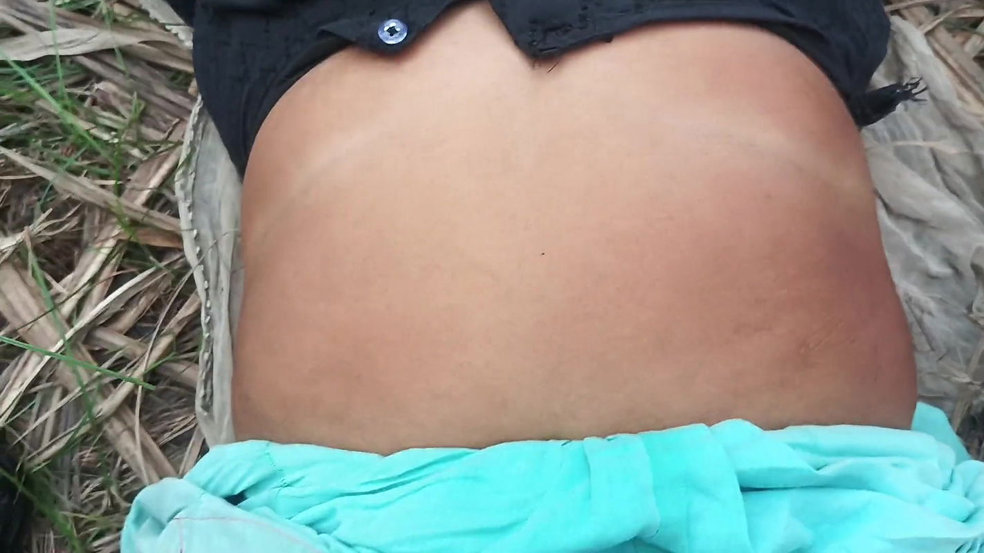 Bahut Dinon ke bad sexy bhabhi ki chudai Bahar ganne ke khet mein Indian