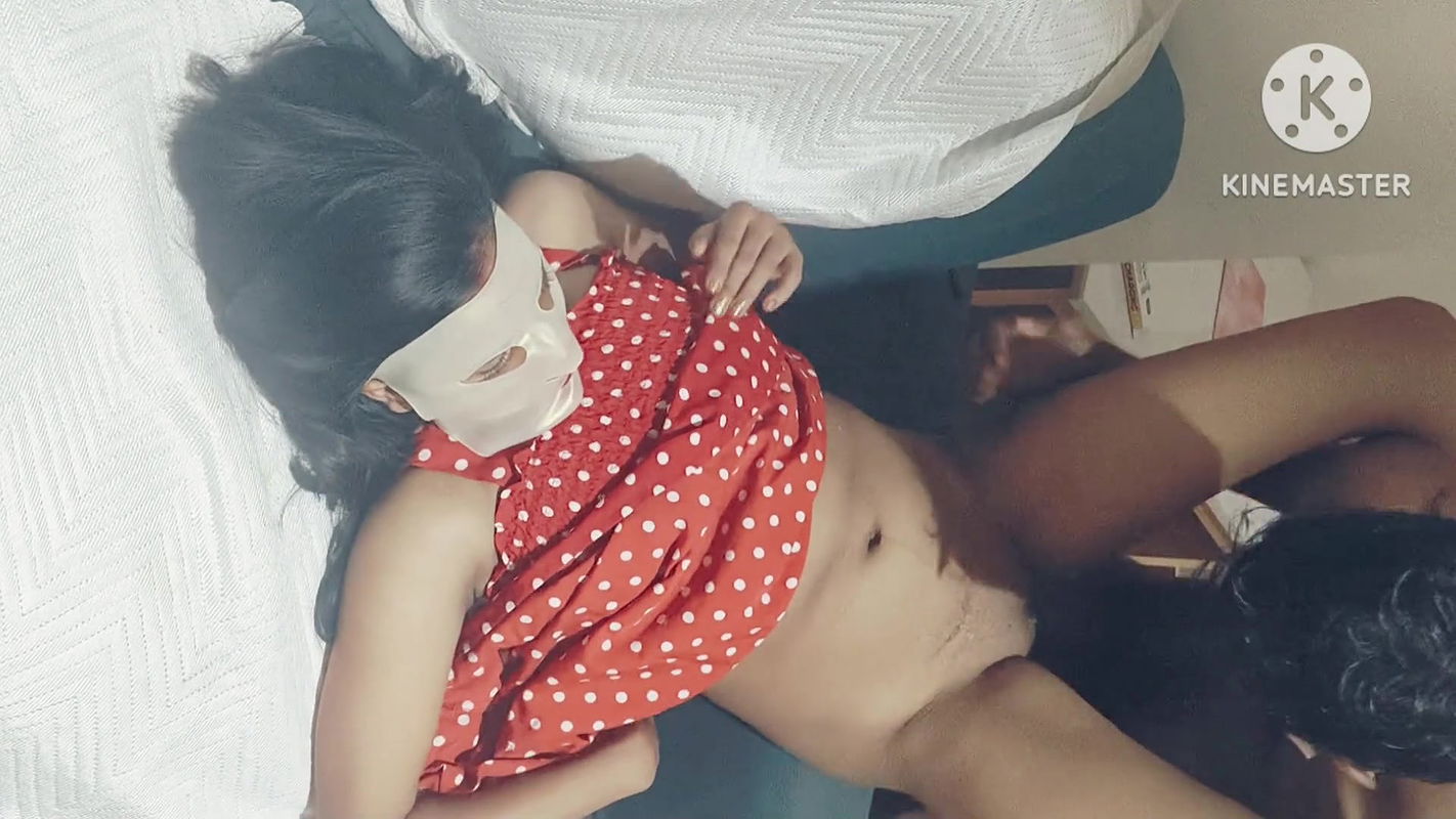 Desi hot bhabhi with big boobs masterbation of pussy in front of husband in hotel.