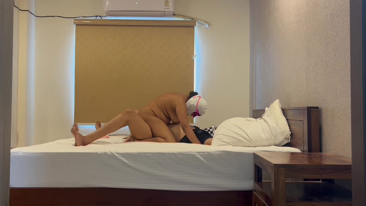 Besharam Bhabhi punished a man & sucked & fucked him in her room