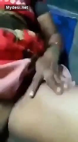 Desi sexy aunty open her sare