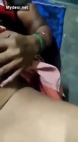 Desi sexy aunty open her sare