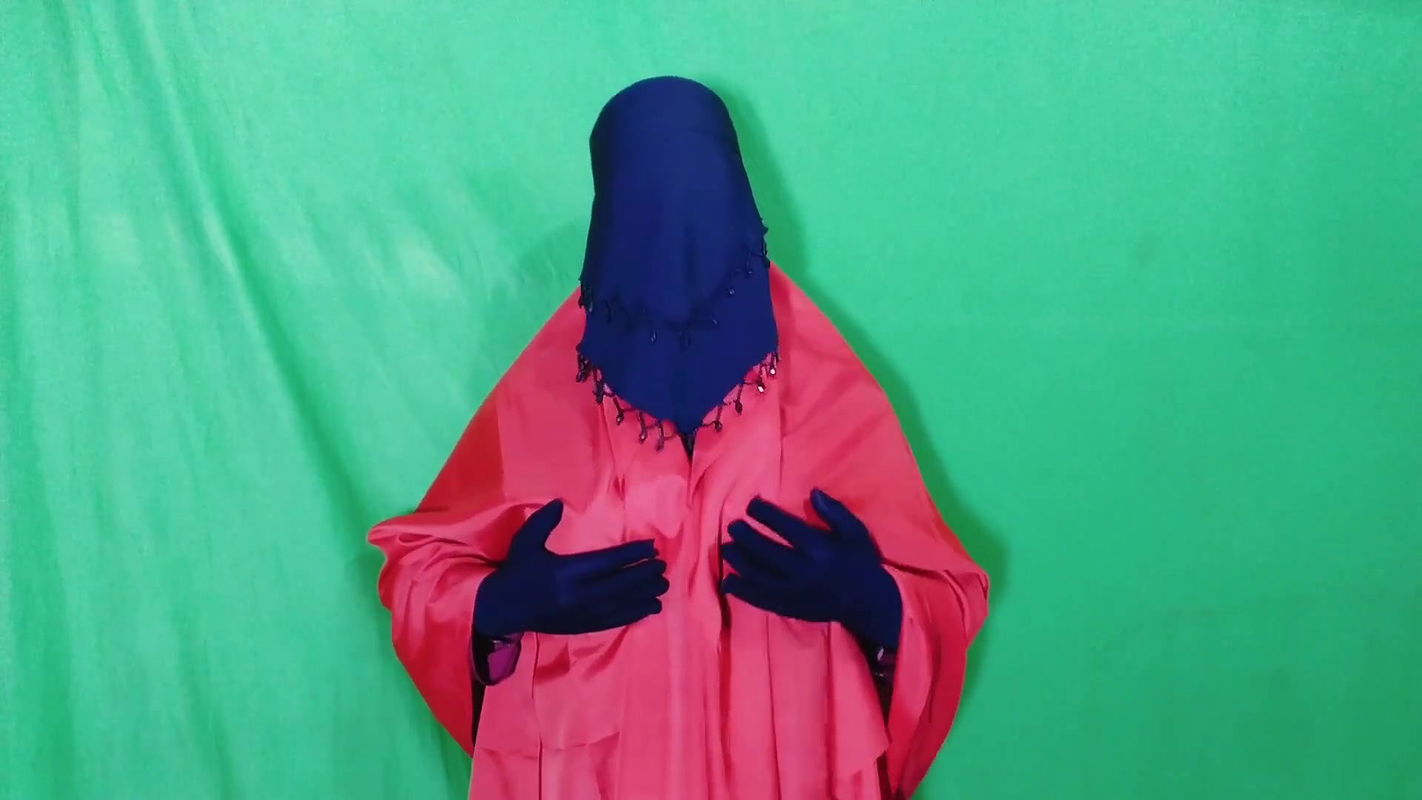 Beautiful stepmother spends the night with her stepson and has sex with him