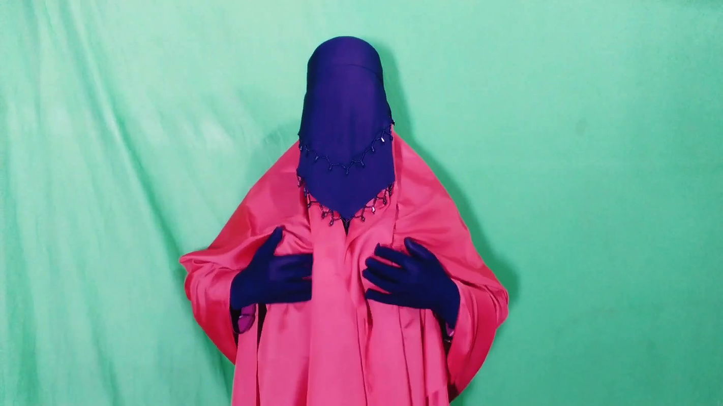 Beautiful stepmother spends the night with her stepson and has sex with him