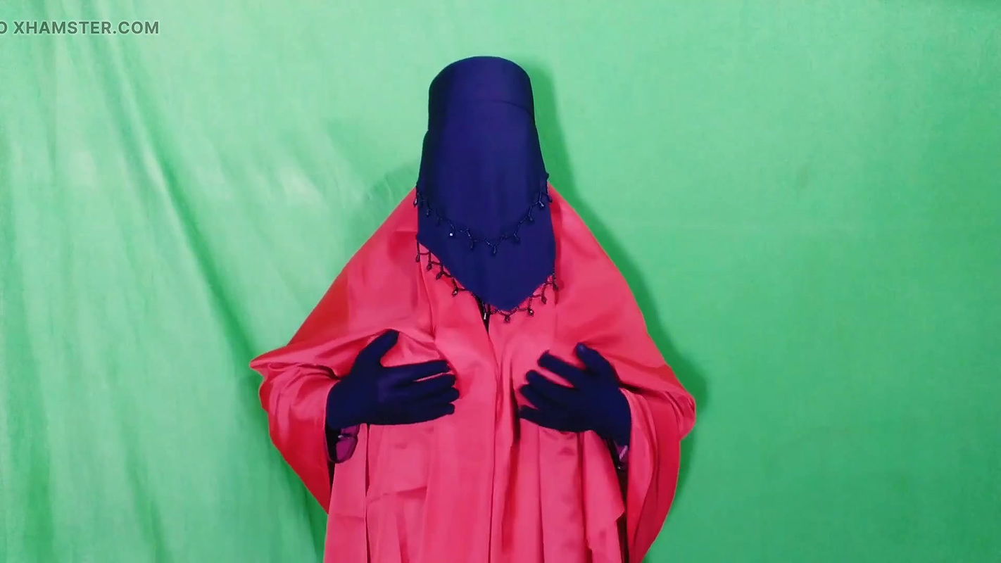 Beautiful stepmother spends the night with her stepson and has sex with him