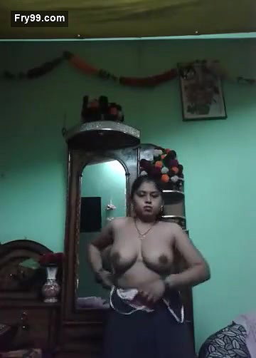 Desi Bhabhi Showing her Boobs and Pussy