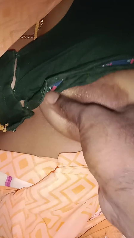My Neighbor’s Aunty Called Me When Her Husband Was Away, so I Went and Fingered Her Pussy
